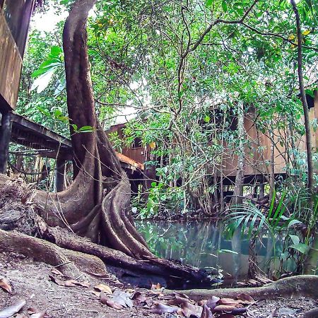 Hotel Kangaroo Y Restaurante Rio Dulce Town Dış mekan fotoğraf