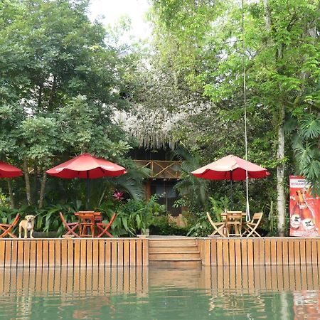 Hotel Kangaroo Y Restaurante Rio Dulce Town Dış mekan fotoğraf