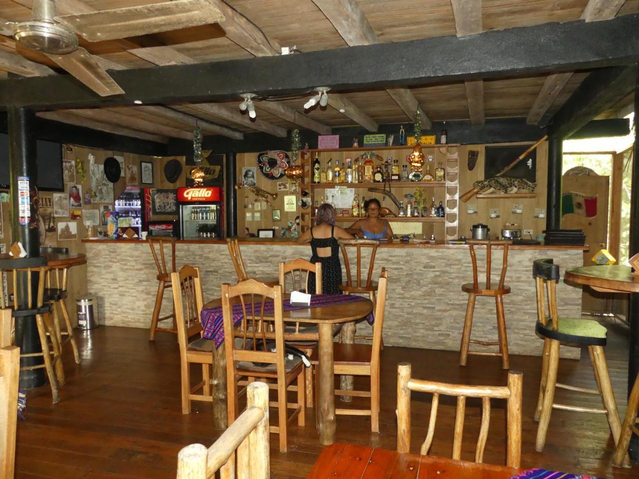 Hotel Kangaroo Y Restaurante Rio Dulce Town Dış mekan fotoğraf