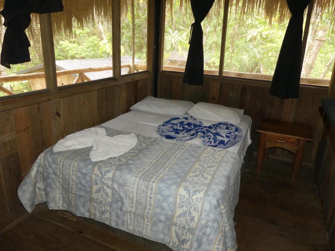 Hotel Kangaroo Y Restaurante Rio Dulce Town Dış mekan fotoğraf