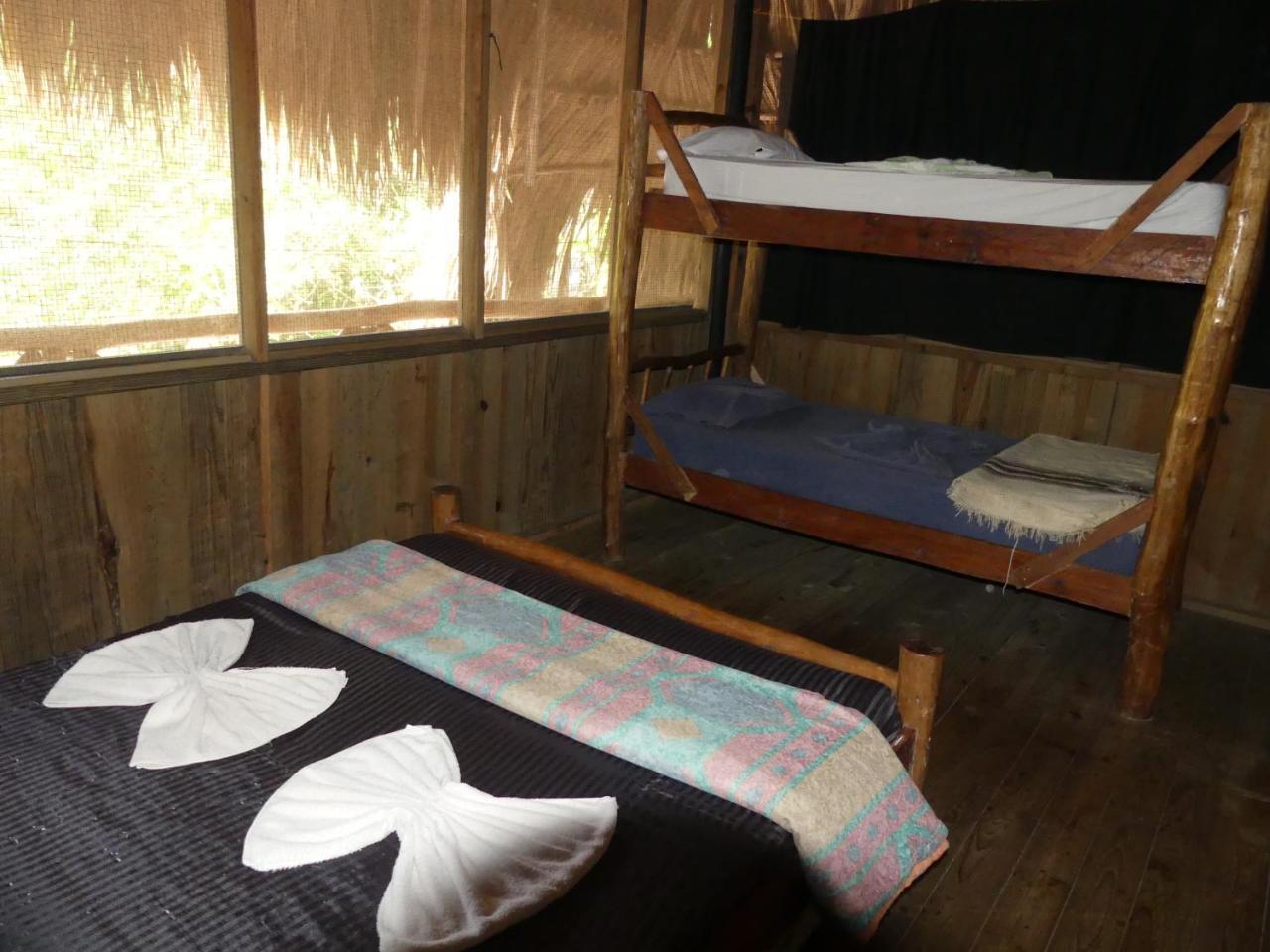 Hotel Kangaroo Y Restaurante Rio Dulce Town Dış mekan fotoğraf