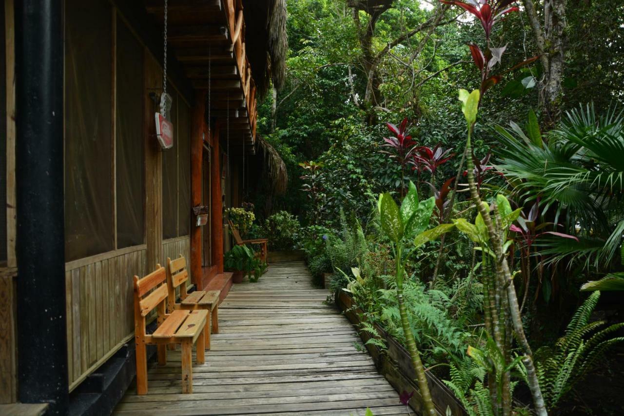 Hotel Kangaroo Y Restaurante Rio Dulce Town Dış mekan fotoğraf