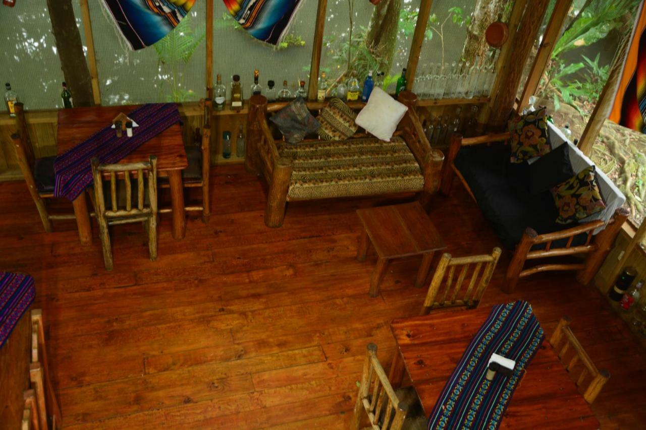 Hotel Kangaroo Y Restaurante Rio Dulce Town Dış mekan fotoğraf