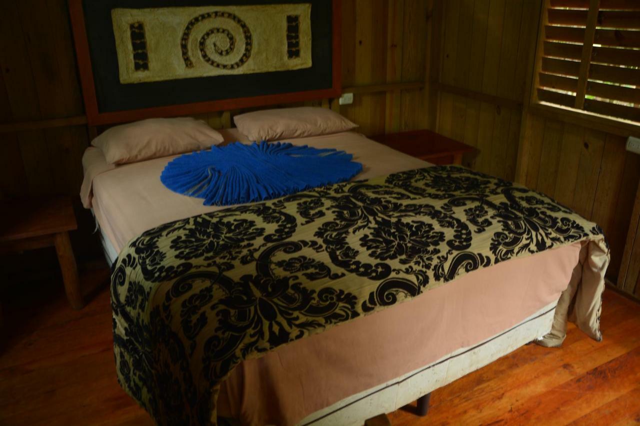 Hotel Kangaroo Y Restaurante Rio Dulce Town Dış mekan fotoğraf