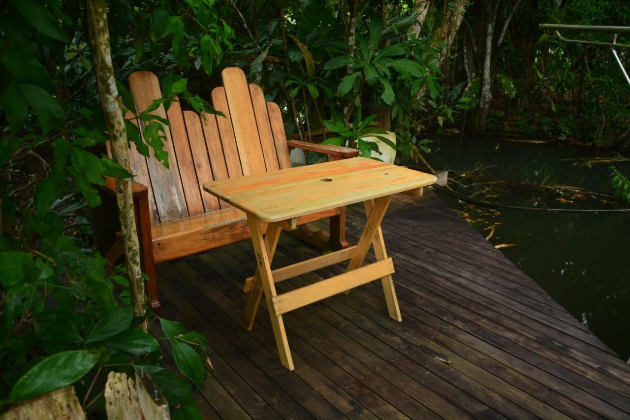 Hotel Kangaroo Y Restaurante Rio Dulce Town Dış mekan fotoğraf