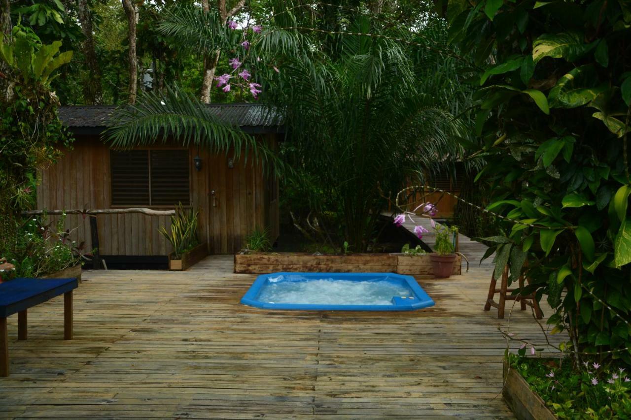 Hotel Kangaroo Y Restaurante Rio Dulce Town Dış mekan fotoğraf