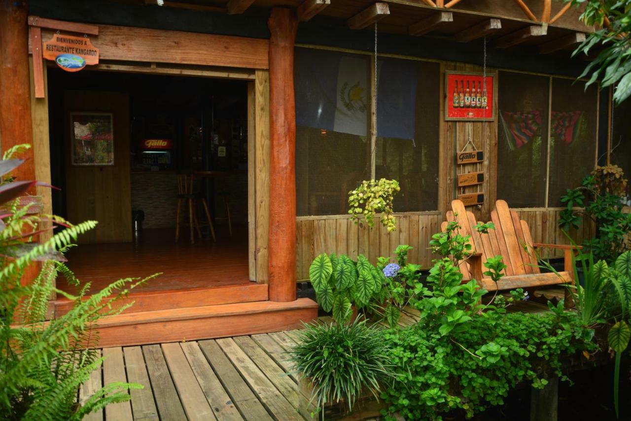 Hotel Kangaroo Y Restaurante Rio Dulce Town Dış mekan fotoğraf