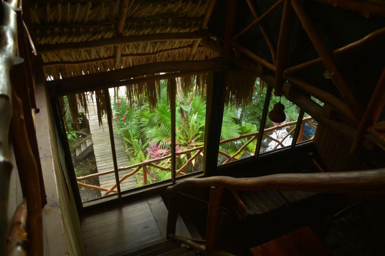 Hotel Kangaroo Y Restaurante Rio Dulce Town Dış mekan fotoğraf