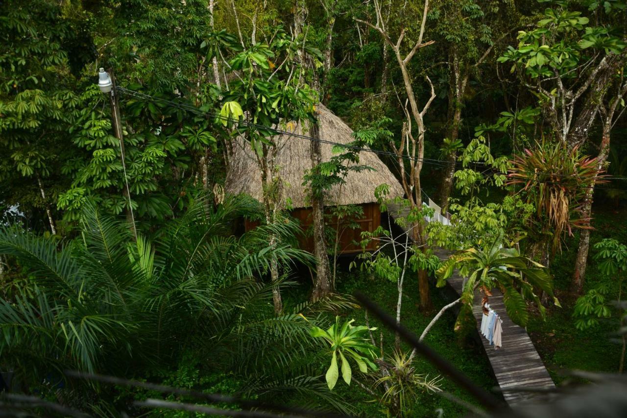 Hotel Kangaroo Y Restaurante Rio Dulce Town Dış mekan fotoğraf