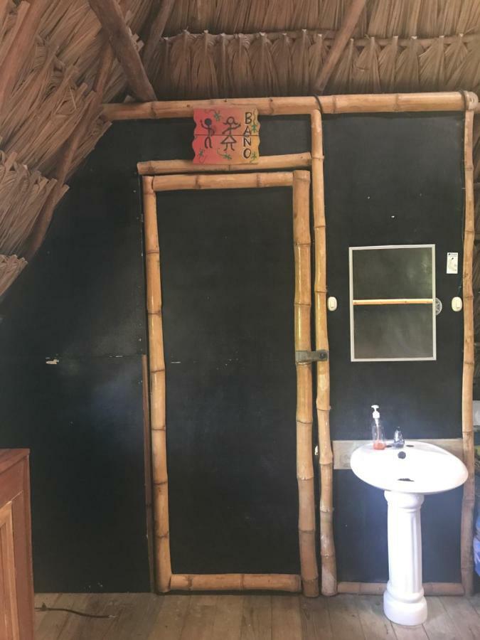Hotel Kangaroo Y Restaurante Rio Dulce Town Dış mekan fotoğraf